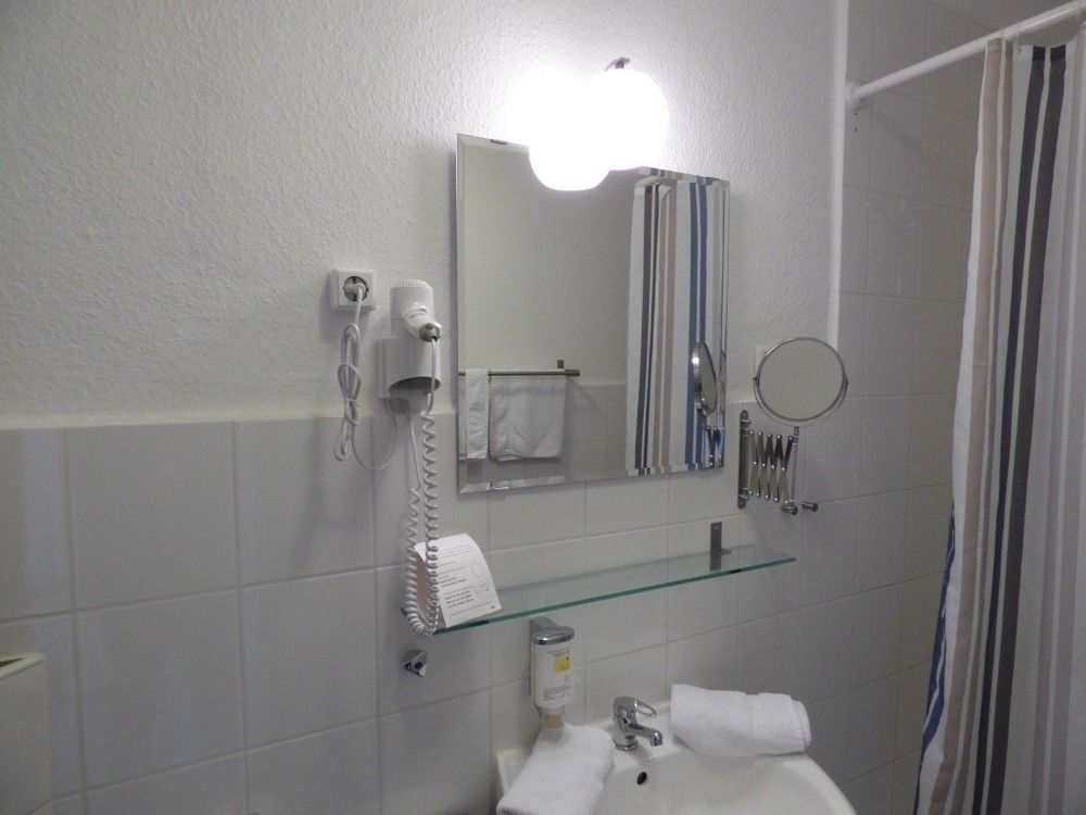 Hotel Art Inn Ντίνσλακεν Εξωτερικό φωτογραφία